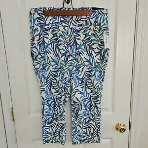 Dressbarn Roz & Ali Blue and Green Leaf Print Cropped Pants!!!